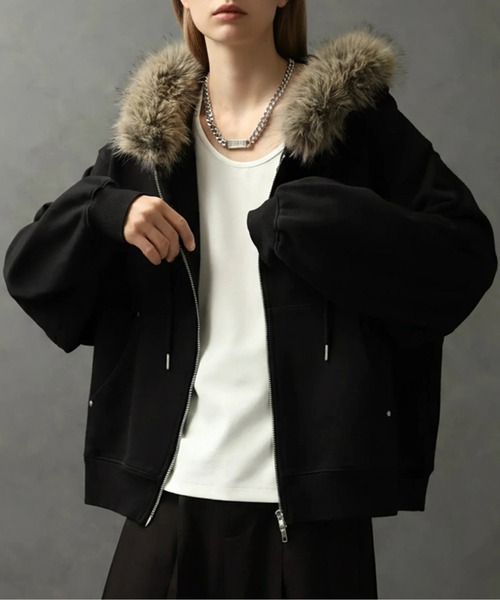 ELLUV（エルブ）の「【ELLUV/エルヴ】ヴィンテージフェード＆ダメージ加工 ボリュームフードファーショートジップアップパーカー（パーカー・メンズ・ブラック/ブラック系その他・S/M/L）」の14枚目の写真