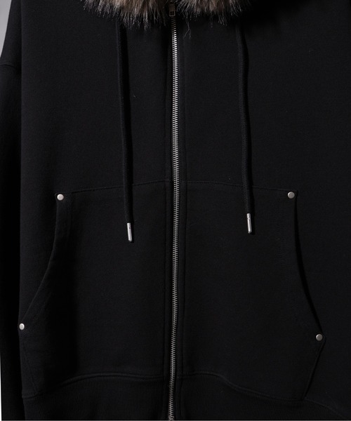 ELLUV（エルブ）の「【ELLUV/エルヴ】ヴィンテージフェード＆ダメージ加工 ボリュームフードファーショートジップアップパーカー（パーカー・メンズ・ブラック/ブラック系その他・S/M/L）」の20枚目の写真