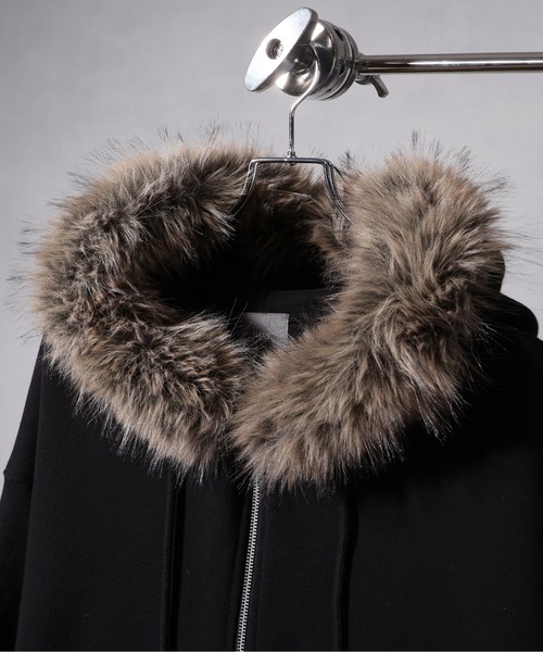 ELLUV（エルブ）の「【ELLUV/エルヴ】ヴィンテージフェード＆ダメージ加工 ボリュームフードファーショートジップアップパーカー（パーカー・メンズ・ブラック/ブラック系その他・S/M/L）」の13枚目の写真