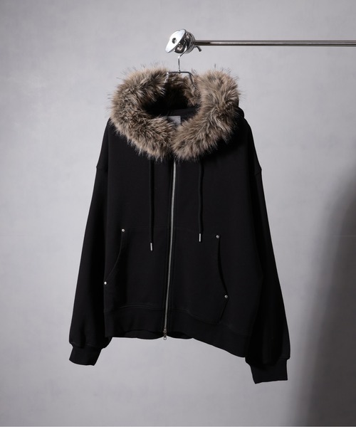 ELLUV（エルブ）の「【ELLUV/エルヴ】ヴィンテージフェード＆ダメージ加工 ボリュームフードファーショートジップアップパーカー（パーカー・メンズ・ブラック/ブラック系その他・S/M/L）」の12枚目の写真