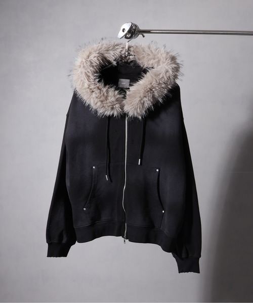 ELLUV（エルブ）の「【ELLUV/エルヴ】ヴィンテージフェード＆ダメージ加工 ボリュームフードファーショートジップアップパーカー（パーカー・メンズ・ブラック/ブラック系その他・S/M/L）」の3枚目の写真