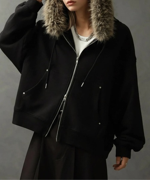 ELLUV（エルブ）の「【ELLUV/エルヴ】ヴィンテージフェード＆ダメージ加工 ボリュームフードファーショートジップアップパーカー（パーカー・メンズ・ブラック/ブラック系その他・S/M/L）」の15枚目の写真