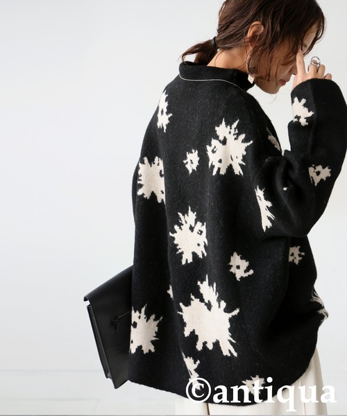 antiqua(アンティカ)の「花柄 ニット トップス(ニット/セーター・レディース・グレー/ブラック・ONESIZE)」の4枚目の写真