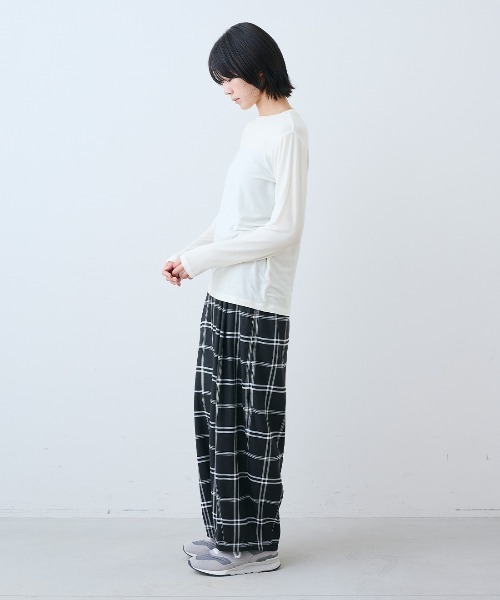 THREE FIFTY STANDARD(スリーフィフティースタンダード)の「THREE FIFTY STANDARD さらっとした肌ざわりのウール混Tシャツ(Tシャツ/カットソー・レディース・オフホワイト/杢グレー/ブラック・L/M)」の6枚目の写真