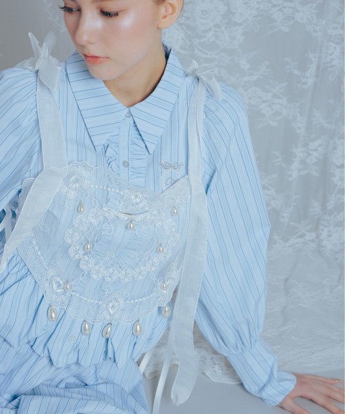 フリル刺繍ペプラムバルーンシャツ / Frilled embroidered papalamb