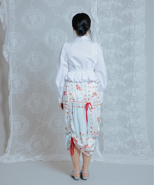 フリル刺繍ペプラムバルーンシャツ / Frilled embroidered papalamb