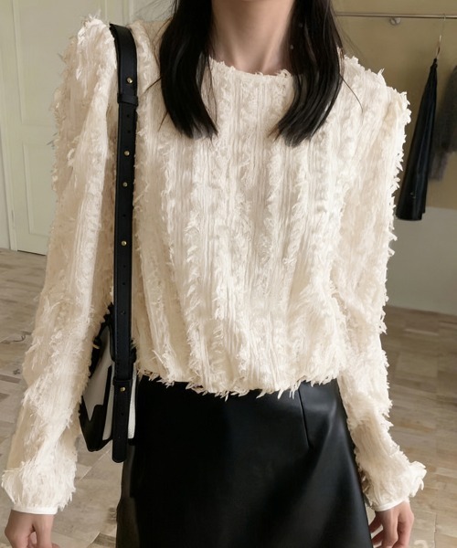 ONEP STAR(ワンピスター)の「フリンジテクスチャブラウス(シャツ/ブラウス・レディース・ベージュ/ブラック/ライトブラウン・FREE)」の4枚目の写真