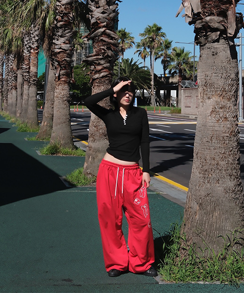 PIECEMAKER(ピースメーカー)の「TEETH SWEAT PANTS (RED)(スウェットパンツ・レディース・その他・M/L)」の2枚目の写真