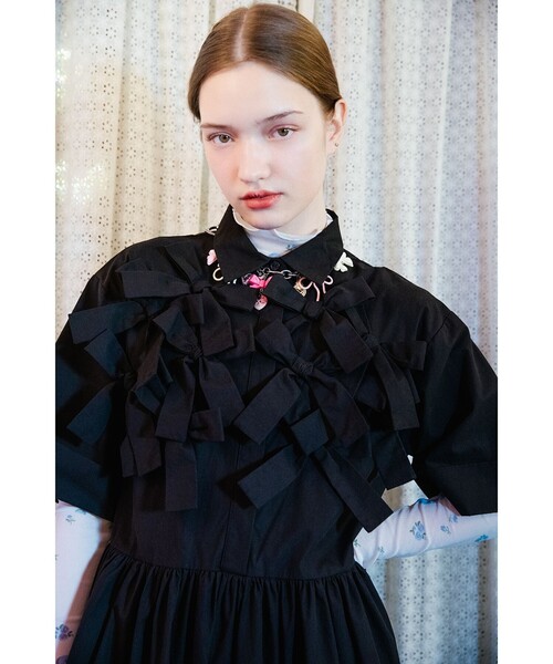 CAROLINA GLASER(カロリナ グレイサー)の「リボン いっぱい コットン シャツワンピース(ワンピース・レディース・ブラック/ラベンダー・SMALL/MEDIUM)」の3枚目の写真