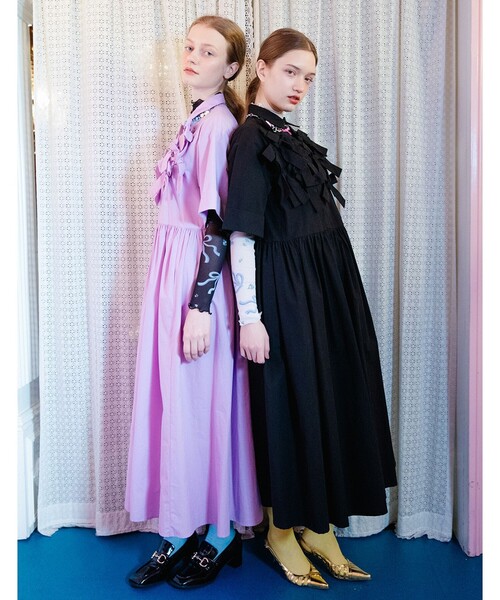 CAROLINA GLASER(カロリナ グレイサー)の「リボン いっぱい コットン シャツワンピース(ワンピース・レディース・ブラック/ラベンダー・SMALL/MEDIUM)」の4枚目の写真