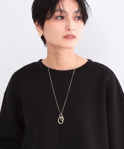 OPAQUE.CLIP（オペークドットクリップ）の「メタルオーバル×2連リング ロングネックレス（ネックレス・レディース・シルバー/ゴールド・00）」の3枚目の写真
