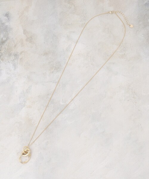 OPAQUE.CLIP（オペークドットクリップ）の「メタルオーバル×2連リング ロングネックレス（ネックレス・レディース・シルバー/ゴールド・00）」の5枚目の写真