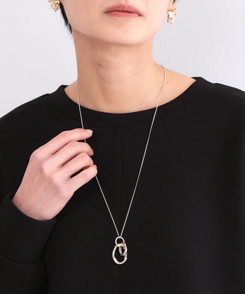 OPAQUE.CLIP（オペークドットクリップ）の「メタルオーバル×2連リング ロングネックレス（ネックレス・レディース・シルバー/ゴールド・00）」の8枚目の写真
