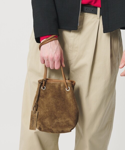 BEAUTY&YOUTH UNITED ARROWS（ビューティーアンドユースユナイテッドアローズ）の「＜LA UNIQA＞スエード 巾着 バッグ（ハンドバッグ・メンズ・ベージュ・FREE）」の2枚目の写真