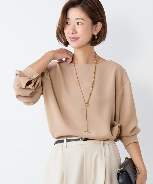 MICA&DEAL(マイカ&ディール)の「シルキーボートネックブラウス〈セットアップ対応〉(シャツ/ブラウス・レディース・ベージュ/ミント/ネイビー・FREE)」の2枚目の写真