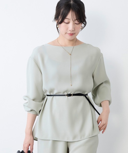 MICA&DEAL(マイカ&ディール)の「シルキーボートネックブラウス〈セットアップ対応〉(シャツ/ブラウス・レディース・ベージュ/ミント/ネイビー・FREE)」の1枚目の写真