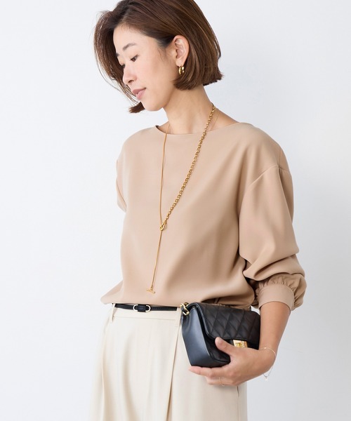 MICA&DEAL(マイカ&ディール)の「シルキーボートネックブラウス〈セットアップ対応〉(シャツ/ブラウス・レディース・ベージュ/ミント/ネイビー・FREE)」の6枚目の写真