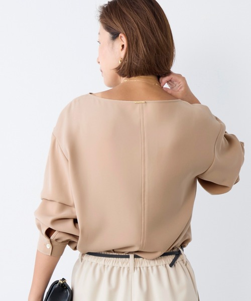 MICA&DEAL(マイカ&ディール)の「シルキーボートネックブラウス〈セットアップ対応〉(シャツ/ブラウス・レディース・ベージュ/ミント/ネイビー・FREE)」の8枚目の写真