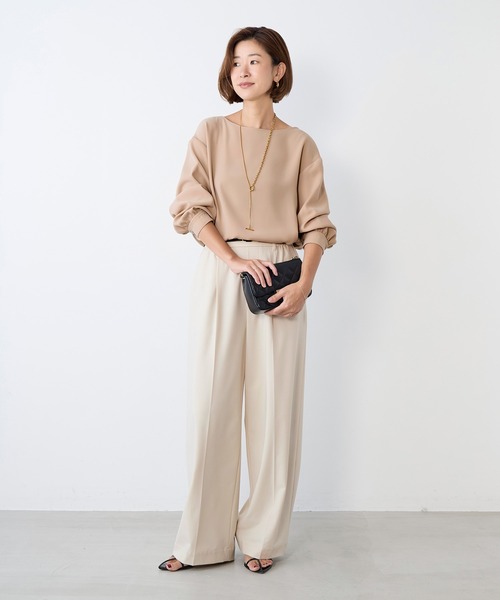 MICA&DEAL(マイカ&ディール)の「シルキーボートネックブラウス〈セットアップ対応〉(シャツ/ブラウス・レディース・ベージュ/ミント/ネイビー・FREE)」の9枚目の写真