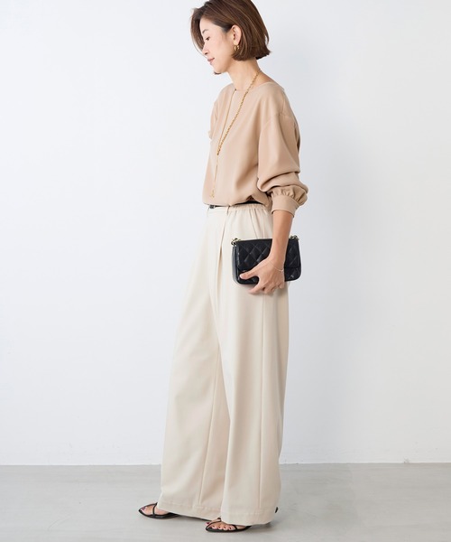 MICA&DEAL(マイカ&ディール)の「シルキーボートネックブラウス〈セットアップ対応〉(シャツ/ブラウス・レディース・ベージュ/ミント/ネイビー・FREE)」の10枚目の写真