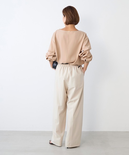 MICA&DEAL(マイカ&ディール)の「シルキーボートネックブラウス〈セットアップ対応〉(シャツ/ブラウス・レディース・ベージュ/ミント/ネイビー・FREE)」の11枚目の写真