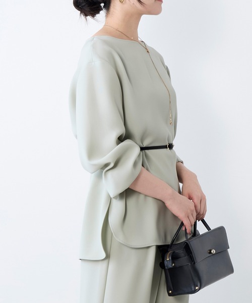 MICA&DEAL(マイカ&ディール)の「シルキーボートネックブラウス〈セットアップ対応〉(シャツ/ブラウス・レディース・ベージュ/ミント/ネイビー・FREE)」の16枚目の写真