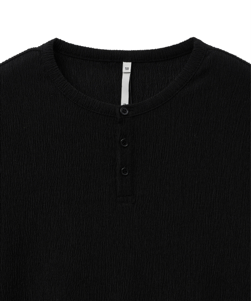 NOIRER(ノイア)の「プリーツヘンリーネックハーフTシャツ(ブラック)(Tシャツ/カットソー・メンズ・その他・48/50/52)」の3枚目の写真