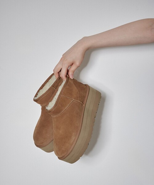 SALON adam et rope'（サロン アダム エ ロペ）の「【UGG(アグ)】クラシック ウルトラ ミニ プラットフォーム（ブーツ・レディース・イエロー系その他3・24.0cm/23.0cm/22cm）」の22枚目の写真