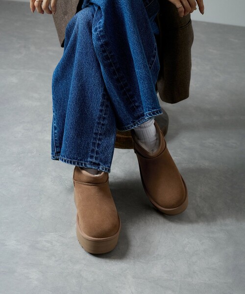 SALON adam et rope'（サロン アダム エ ロペ）の「【UGG(アグ)】クラシック ウルトラ ミニ プラットフォーム（ブーツ・レディース・イエロー系その他3・24.0cm/23.0cm/22cm）」の2枚目の写真