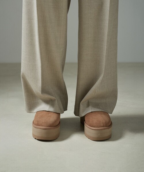 SALON adam et rope'（サロン アダム エ ロペ）の「【UGG(アグ)】クラシック ウルトラ ミニ プラットフォーム（ブーツ・レディース・イエロー系その他3・24.0cm/23.0cm/22cm）」の3枚目の写真