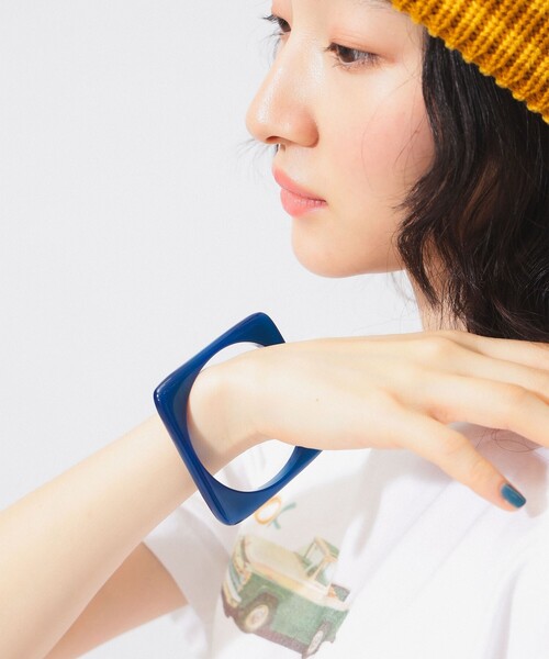BEAMS BOY(ビームスボーイ)の「スクエア バングル(バングル/リストバンド・レディース・ブルー/その他/ホワイト/レッド・ONE SIZE)」の1枚目の写真