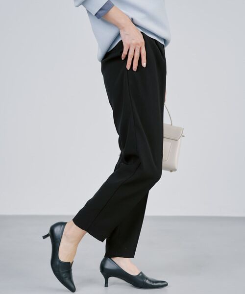 COHINA(コヒナ)の「トリアセジョーゼットテーパードパンツ-short & regular 【低身長・小柄女性】(スラックス・レディース・ベージュ/ネイビー/ブラック・M-Regular/S-Regular/XS-Regular/M-Short/S-Short/XS-Short)」の4枚目の写真