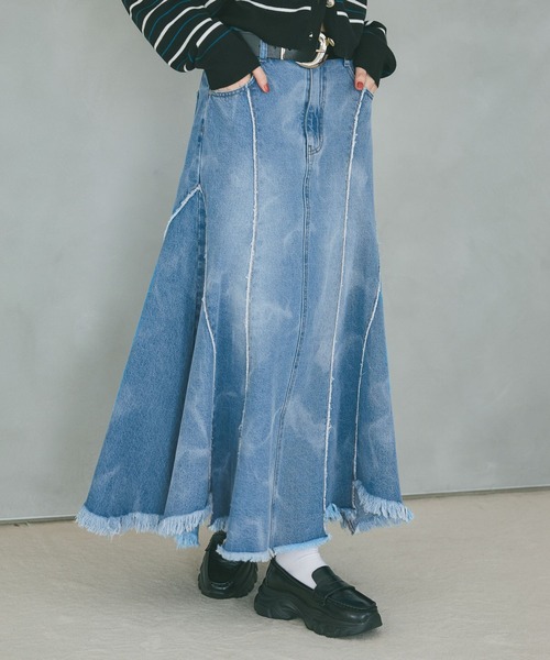 PAGEBOY(ページボーイ)の「フリンジラインデニムスカート(デニムスカート・レディース・ブラック/ブルー・FREE)」の2枚目の写真