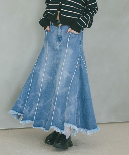 PAGEBOY(ページボーイ)の「フリンジラインデニムスカート(デニムスカート・レディース・ブラック/ブルー・FREE)」の5枚目の写真