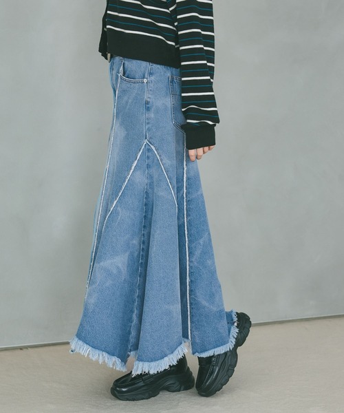 PAGEBOY(ページボーイ)の「フリンジラインデニムスカート(デニムスカート・レディース・ブラック/ブルー・FREE)」の6枚目の写真