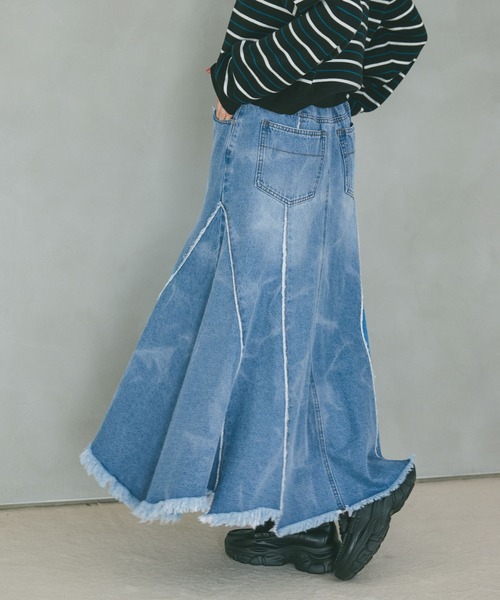 PAGEBOY(ページボーイ)の「フリンジラインデニムスカート(デニムスカート・レディース・ブラック/ブルー・FREE)」の7枚目の写真