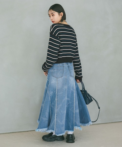 PAGEBOY(ページボーイ)の「フリンジラインデニムスカート(デニムスカート・レディース・ブラック/ブルー・FREE)」の4枚目の写真