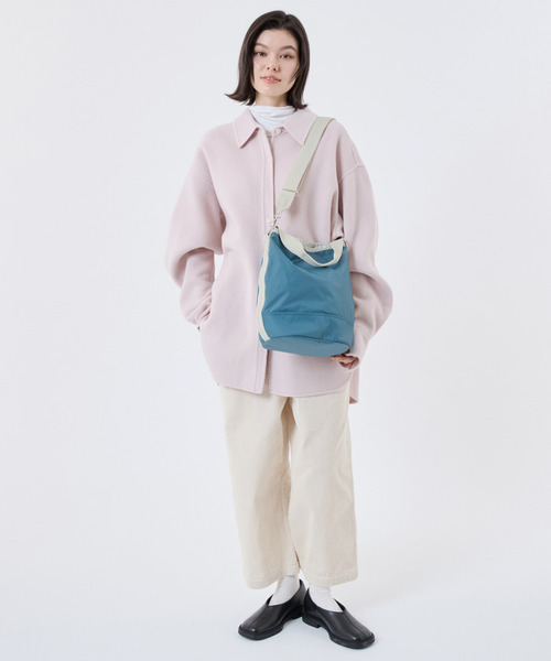 LeSportsac(レスポートサック)の「CONVERTIBLE BUCKET BAG ブルーインディゴ/ベージュ(ショルダーバッグ・レディース・ブルー・FREE)」の3枚目の写真