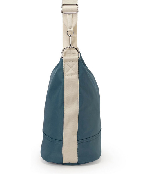 LeSportsac(レスポートサック)の「CONVERTIBLE BUCKET BAG ブルーインディゴ/ベージュ(ショルダーバッグ・レディース・ブルー・FREE)」の5枚目の写真