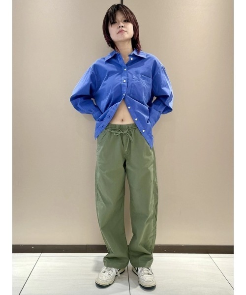 GAP(ギャップ)の「ハイライズ イージーウエスト バレルカーキパンツ(その他パンツ・レディース・ベージュ/オリーブ/ブラック/ピンク・XXS/L/M/S/XS)」の21枚目の写真