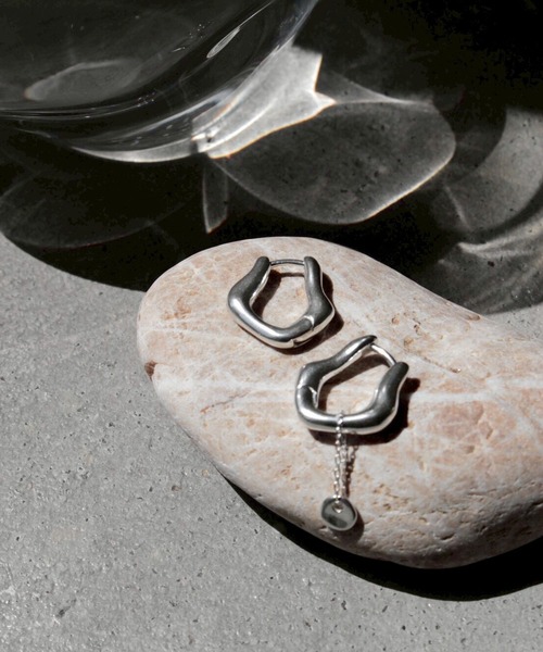 norme(ノーム)の「【SILVER925】ノーム タグ ピアス (ラウンド タイプ) / norme tag pierce (Round type)(ピアス(両耳用)・レディース・シルバー・FREE)」の1枚目の写真