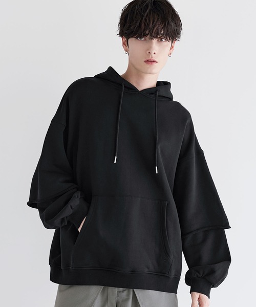 LILL（リル）の「ルーズシルエットヘビーウェイトフェイクレイヤードボリュームスリーブパーカー（パーカー・メンズ・ブラック/ブラック系・M/S/XL/L）」の2枚目の写真