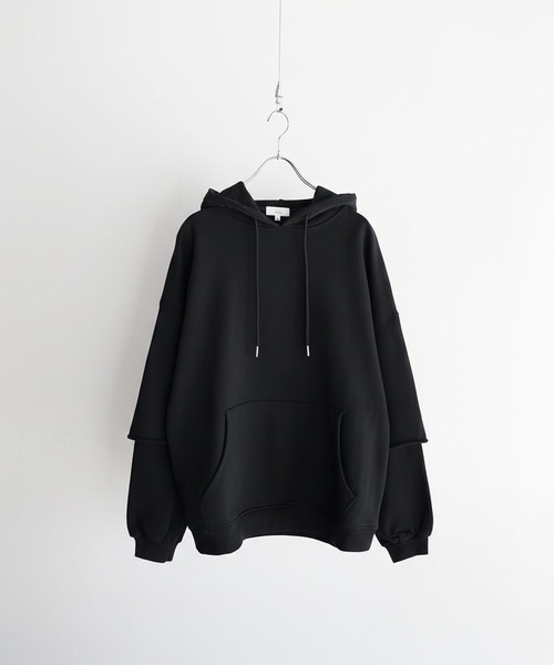 LILL（リル）の「ルーズシルエットヘビーウェイトフェイクレイヤードボリュームスリーブパーカー（パーカー・メンズ・ブラック/ブラック系・M/S/XL/L）」の6枚目の写真