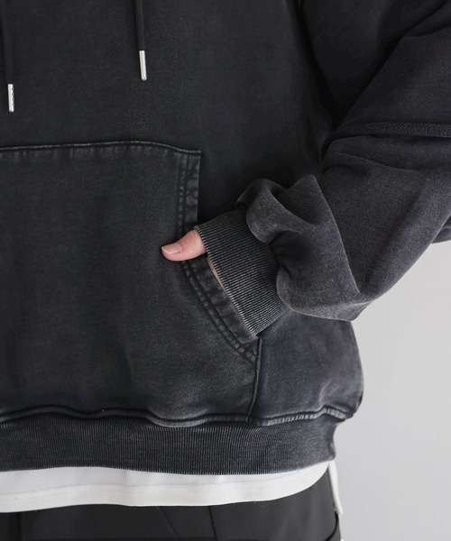 LILL（リル）の「ルーズシルエットヘビーウェイトフェイクレイヤードボリュームスリーブパーカー（パーカー・メンズ・ブラック/ブラック系・M/S/XL/L）」の17枚目の写真