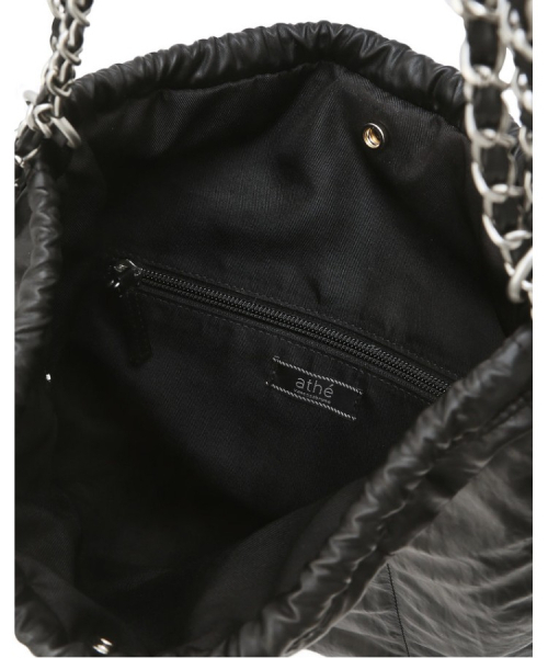 athe（アテ）の「[FRILL] ブラックデュプスキンフリルチェーンバックパック兼ショルダーバッグ M AABA6F716BK（ショルダーバッグ・レディース・ブラック・FREE）」の5枚目の写真