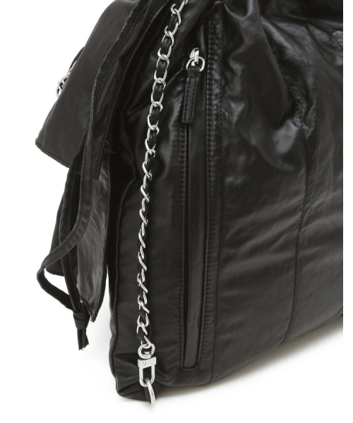 athe（アテ）の「[FRILL] ブラックデュプスキンフリルチェーンバックパック兼ショルダーバッグ M AABA6F716BK（ショルダーバッグ・レディース・ブラック・FREE）」の8枚目の写真