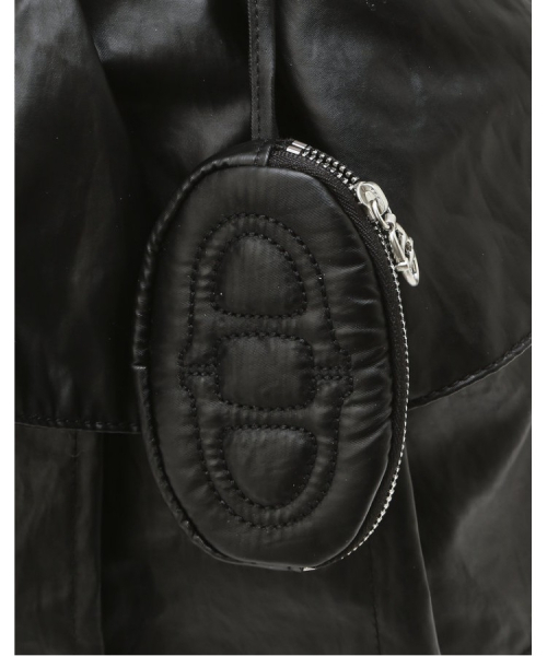 athe（アテ）の「[FRILL] ブラックデュプスキンフリルチェーンバックパック兼ショルダーバッグ M AABA6F716BK（ショルダーバッグ・レディース・ブラック・FREE）」の9枚目の写真