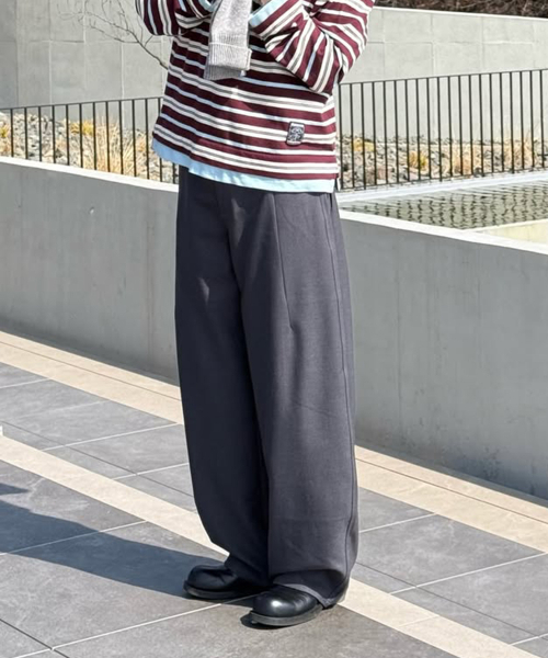 INTEMPOMOOD(インテンポムード)の「オフセットラインワイドスラックス_チャコール(スラックス・メンズ・チャコール・MEDIUM/LARGE/X-LARGE)」の6枚目の写真