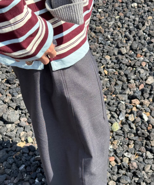 INTEMPOMOOD(インテンポムード)の「オフセットラインワイドスラックス_チャコール(スラックス・メンズ・チャコール・MEDIUM/LARGE/X-LARGE)」の9枚目の写真