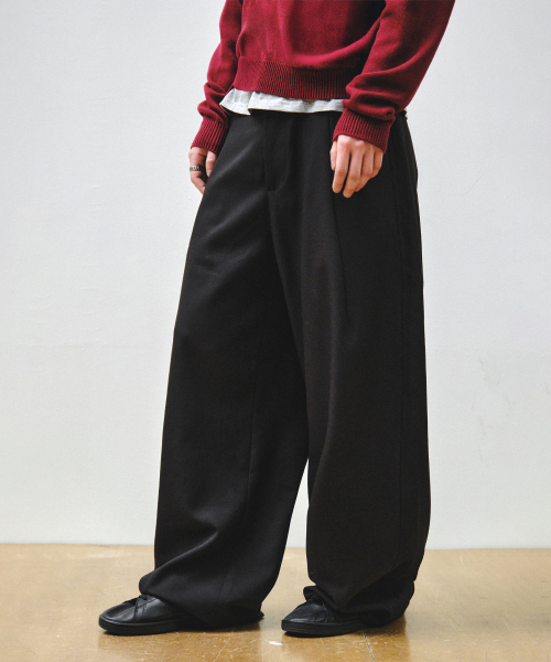 INTEMPOMOOD(インテンポムード)の「オフセットラインワイドスラックス_チャコール(スラックス・メンズ・チャコール・MEDIUM/LARGE/X-LARGE)」の16枚目の写真